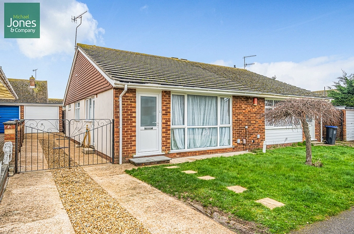 2 bedroom semi-detached bungalow to rent