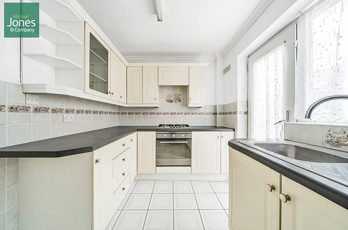2 bedroom  semi-detached bungalow to rent