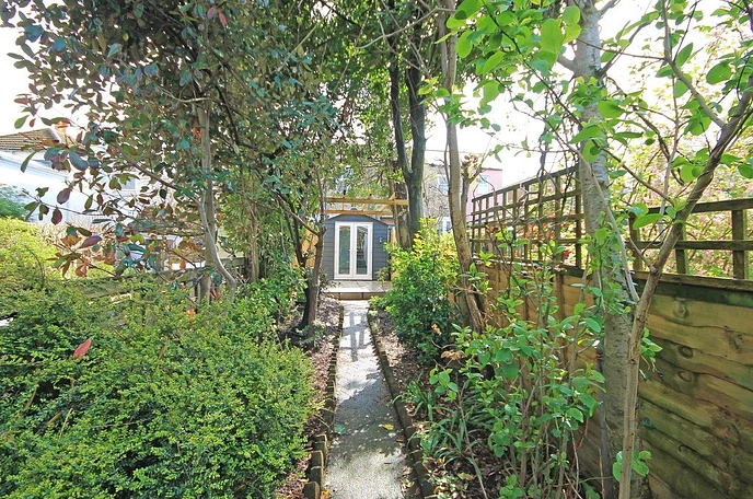 2 bedroom  terraced house to rent