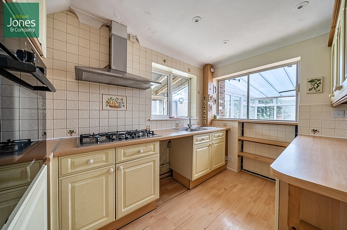 3 bedroom  semi-detached house to rent