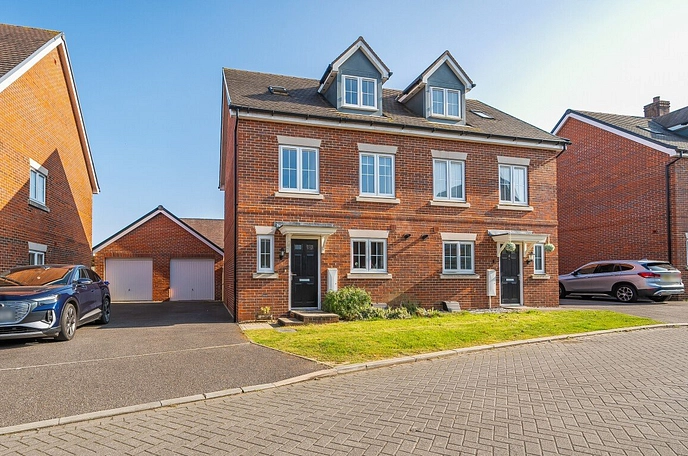 3 bedroom  semi-detached house to rent