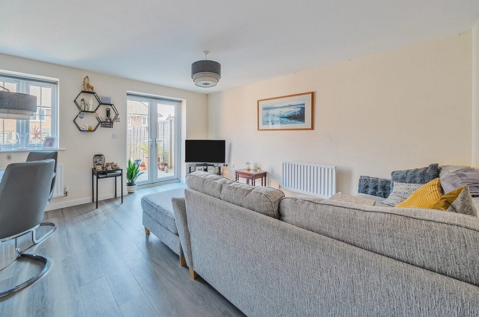 3 bedroom  semi-detached house to rent