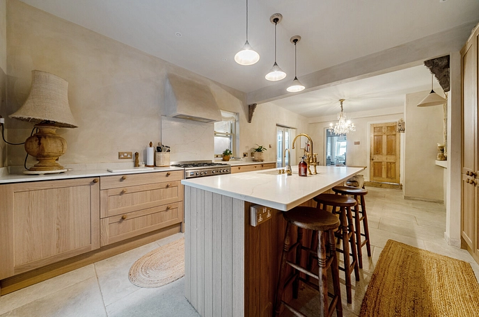 5 bedroom terraced house to rent