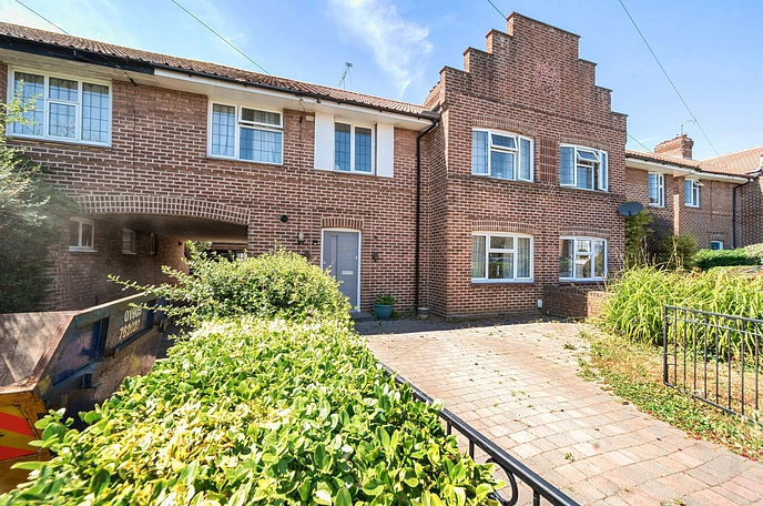 4 bedroom  terraced house to rent