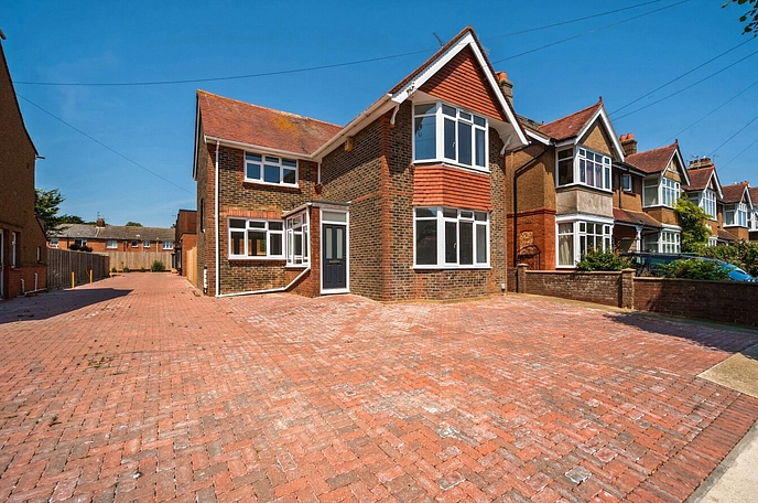 3 bedroom  detached house to rent