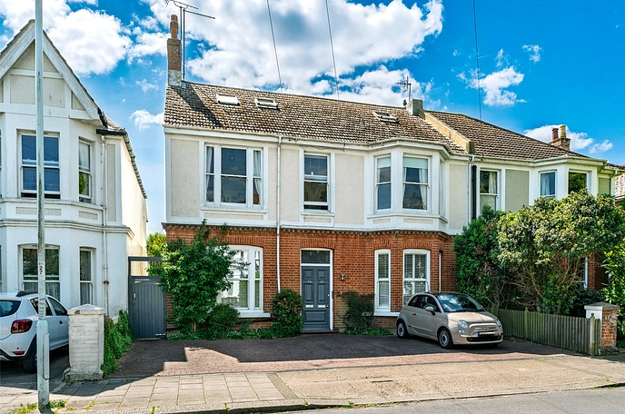 4 bedroom maisonette for sale
