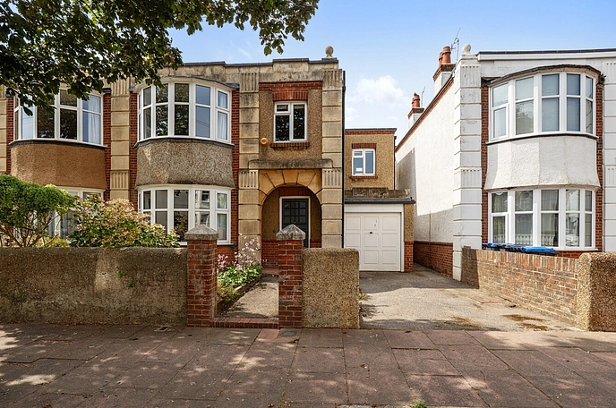 4 bedroom  semi-detached house for sale