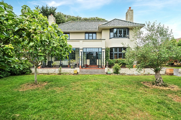 5 bedroom  detached house for sale