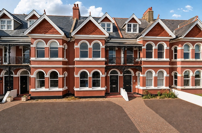 4 bedroom  terraced house for sale