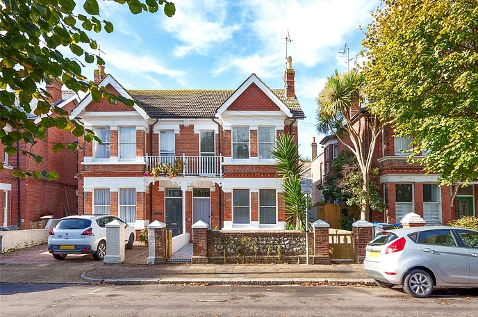 5 bedroom  semi-detached house for sale