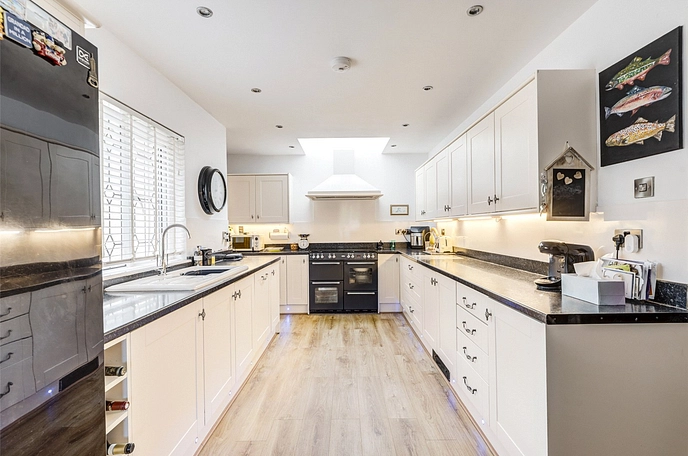 4 bedroom  detached house for sale
