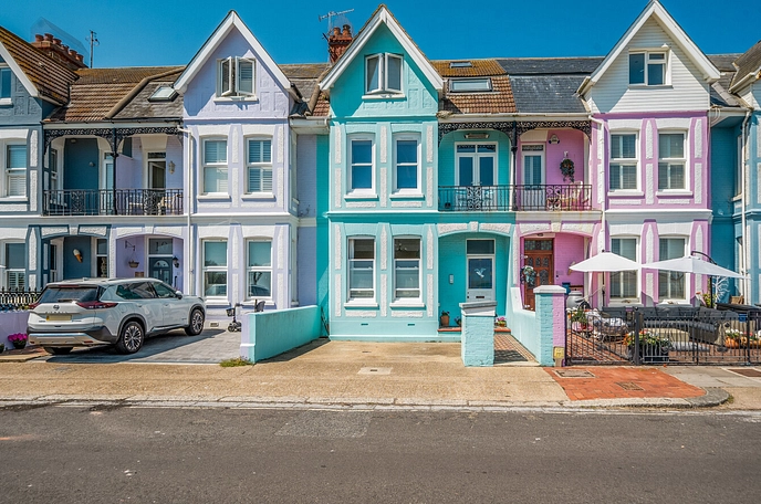 2 bedroom maisonette for sale