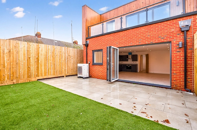 4 bedroom  semi-detached house for sale