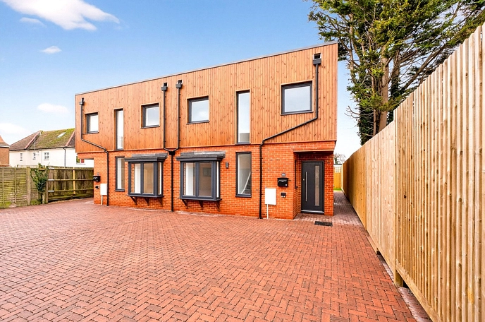 3 bedroom  semi-detached house for sale