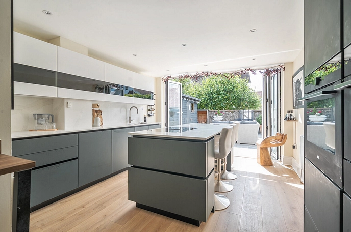 4 bedroom  terraced house for sale