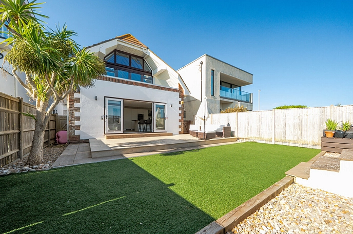 3 bedroom  detached house for sale