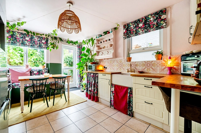 3 bedroom  terraced house for sale