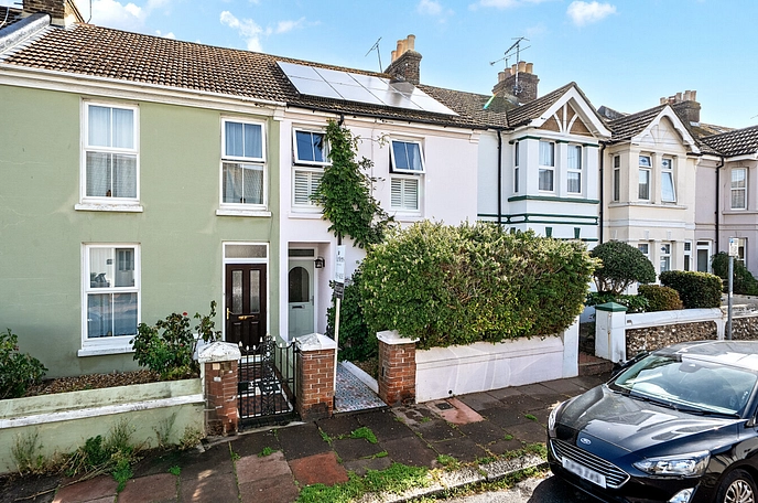 3 bedroom  terraced house for sale