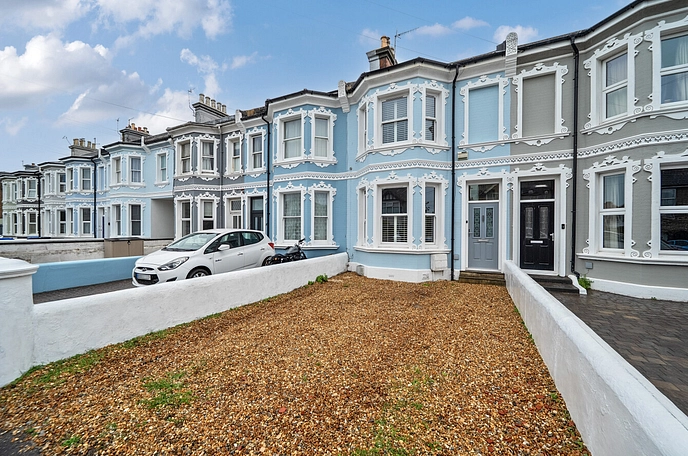 3 bedroom  terraced house for sale