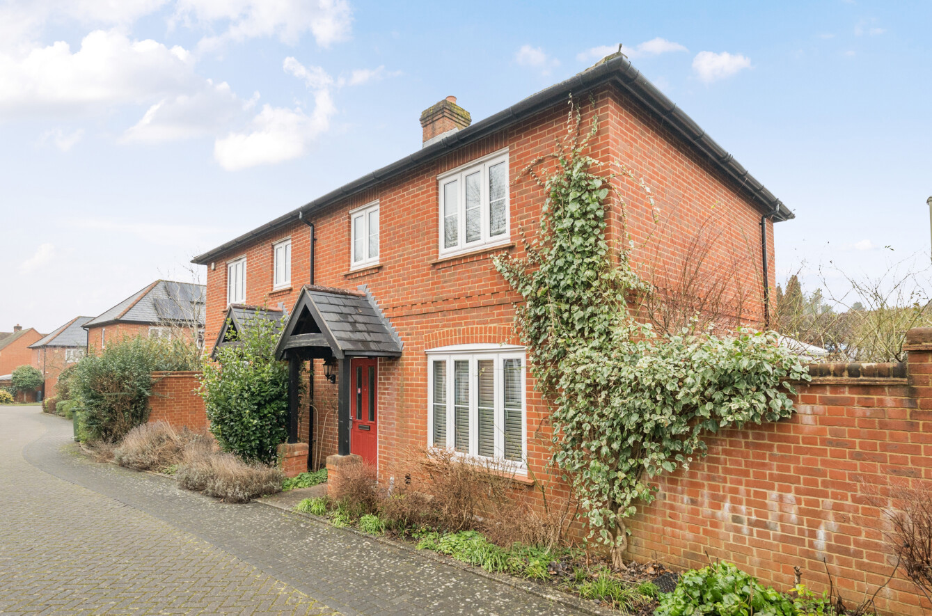3 bedroom semi-detached house to rent