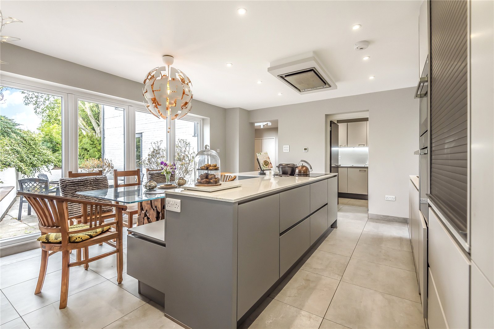 5 bedroom  detached house for sale