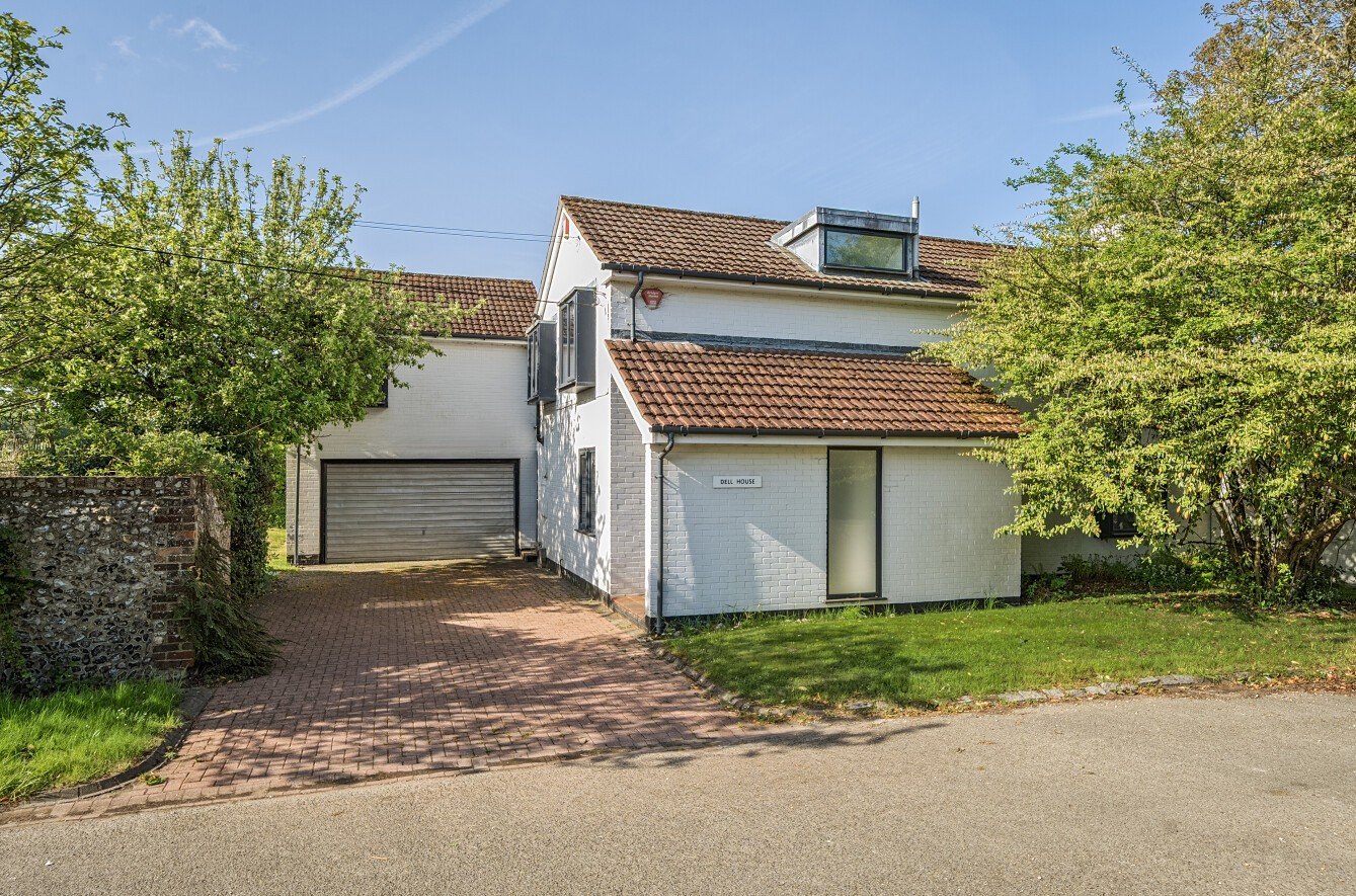 5 bedroom  detached house for sale