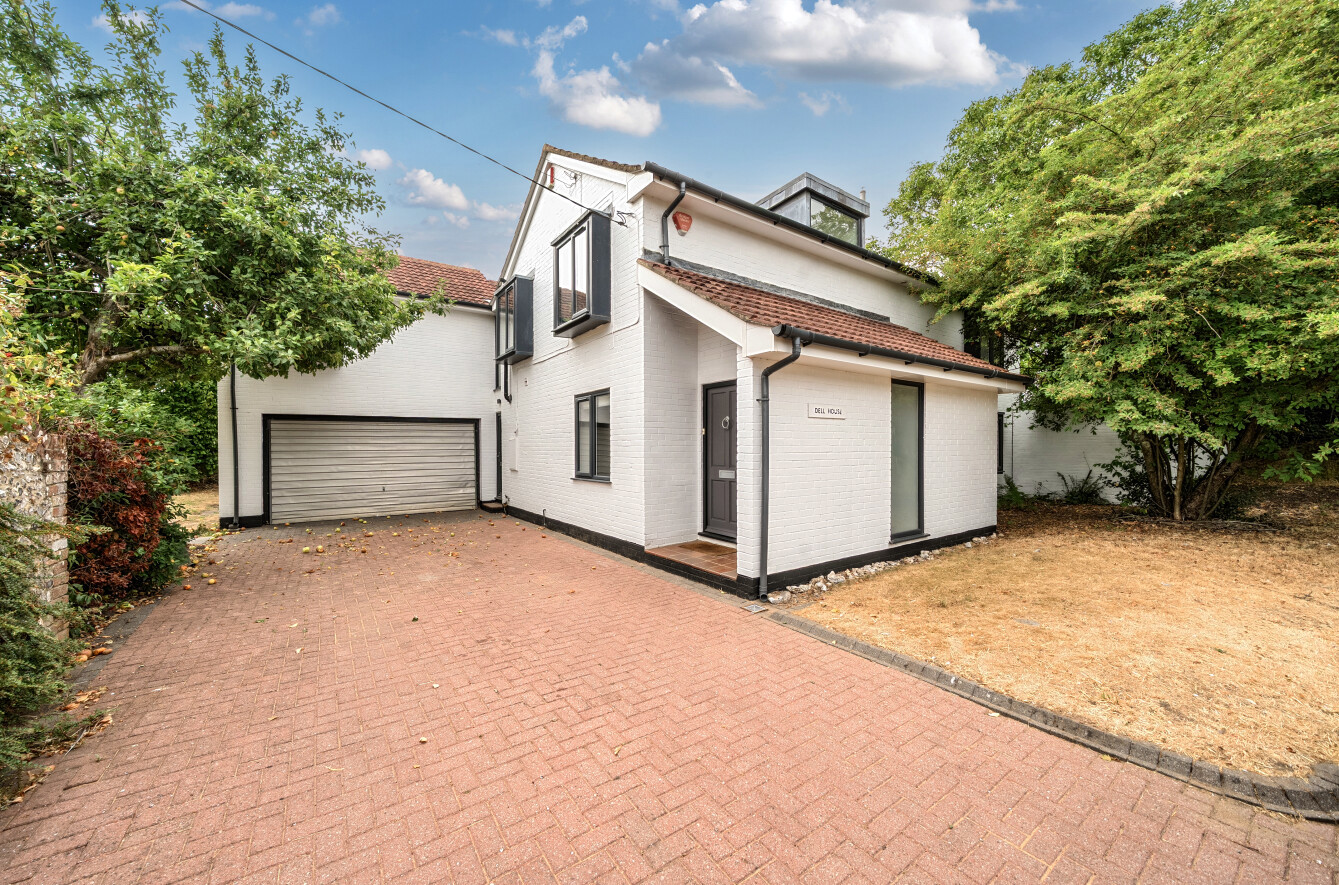 5 bedroom  detached house for sale