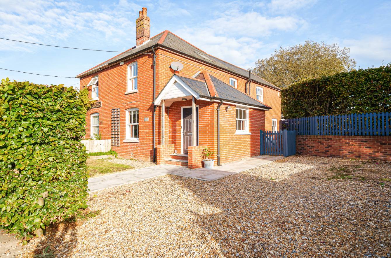3 bedroom  semi-detached house for sale