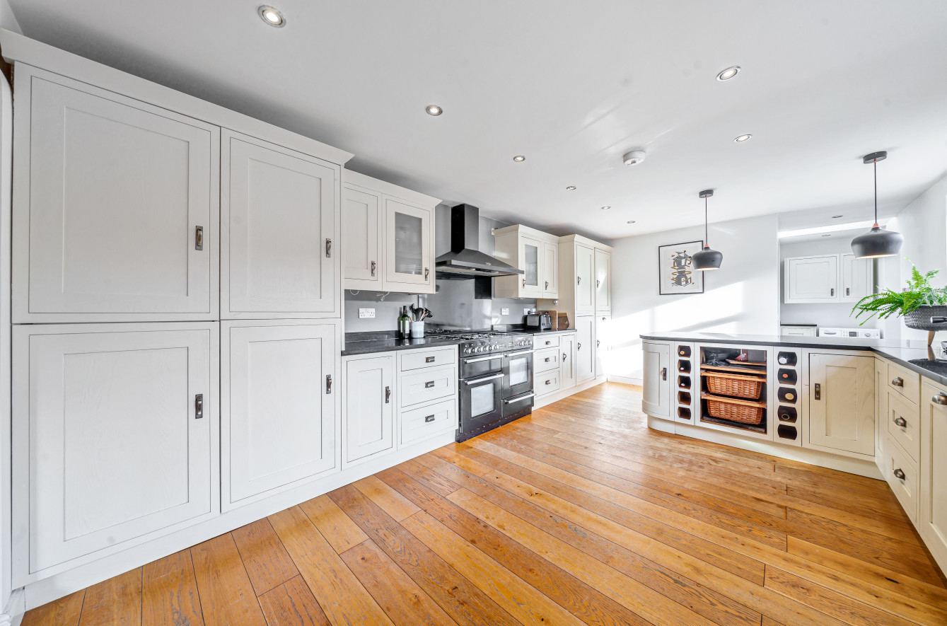 3 bedroom  semi-detached house for sale