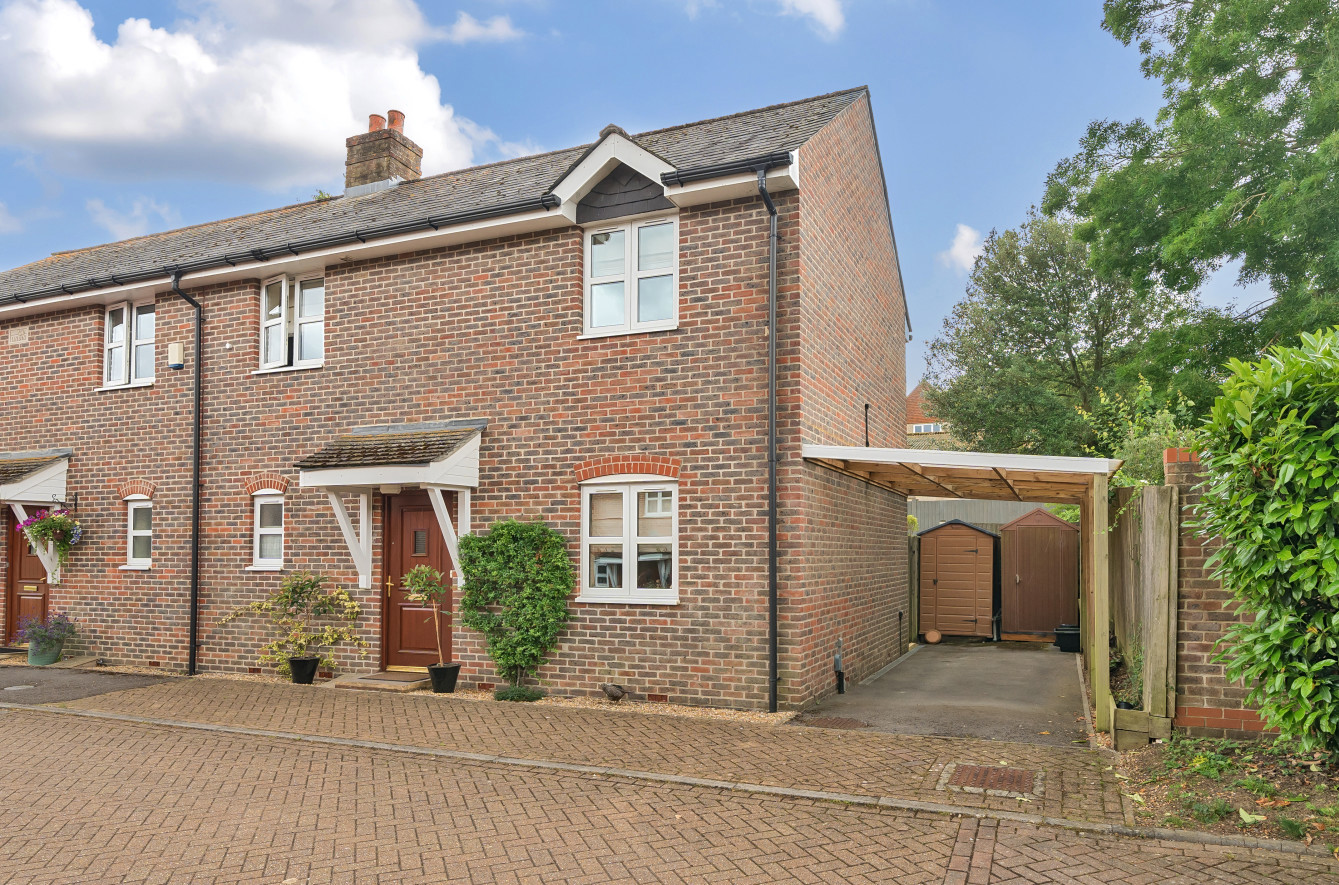2 bedroom  semi-detached house for sale