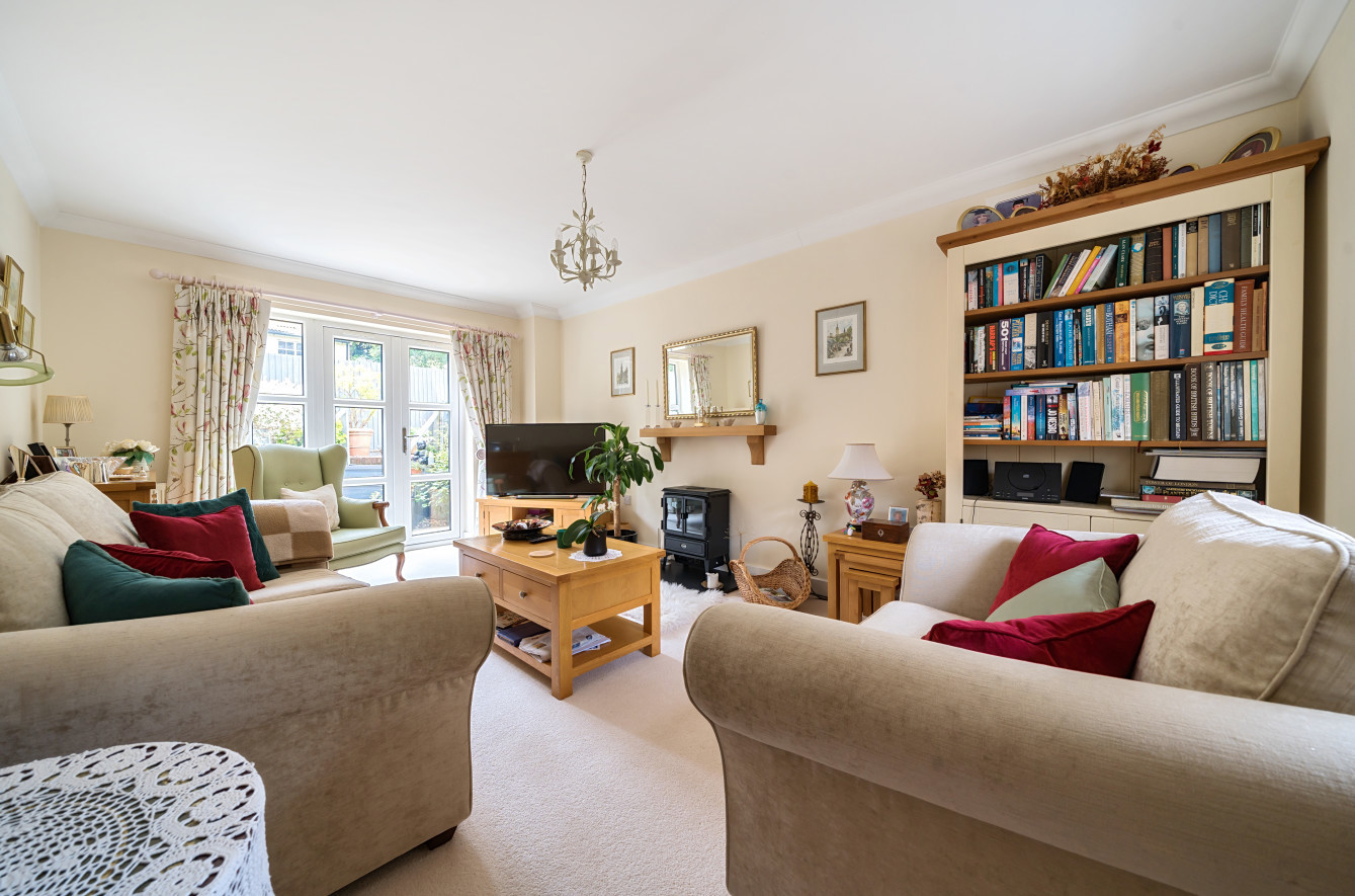 2 bedroom semi-detached house for sale