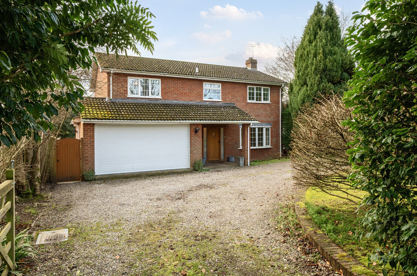 4 bedroom detached house for sale