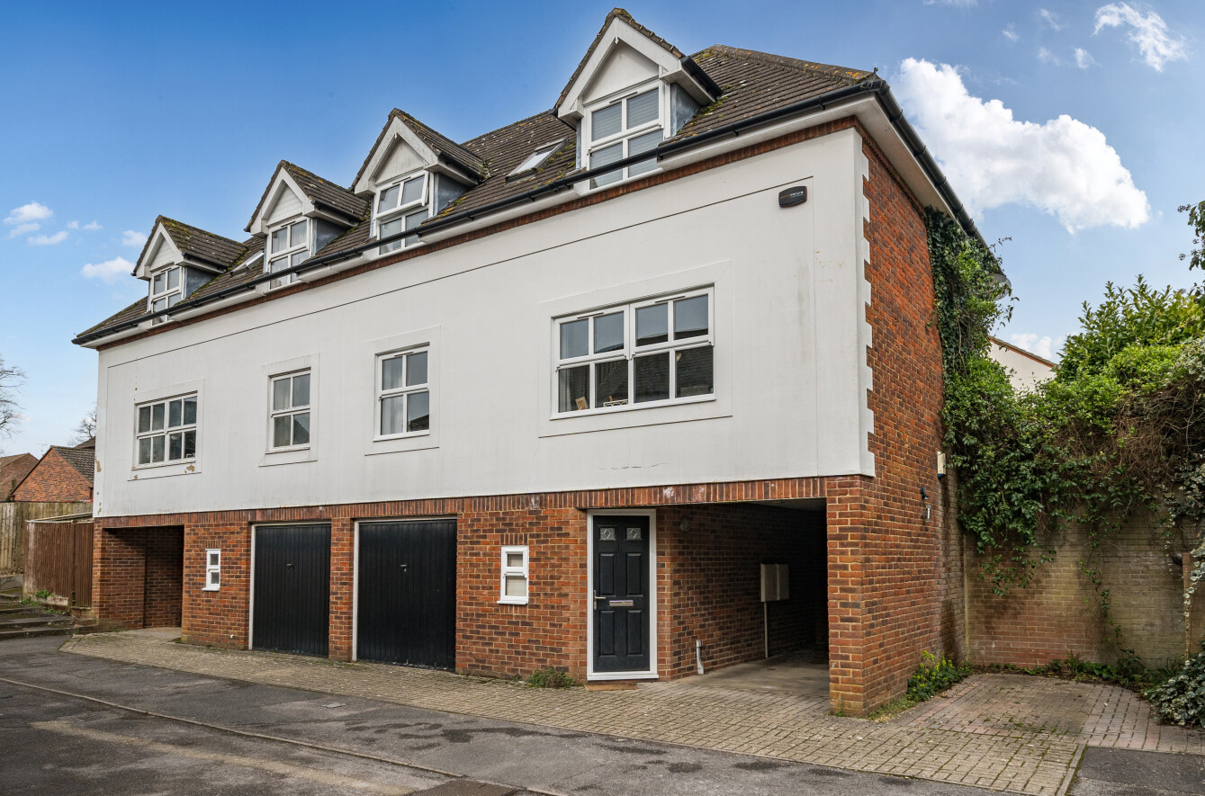 3 bedroom  terraced house for sale