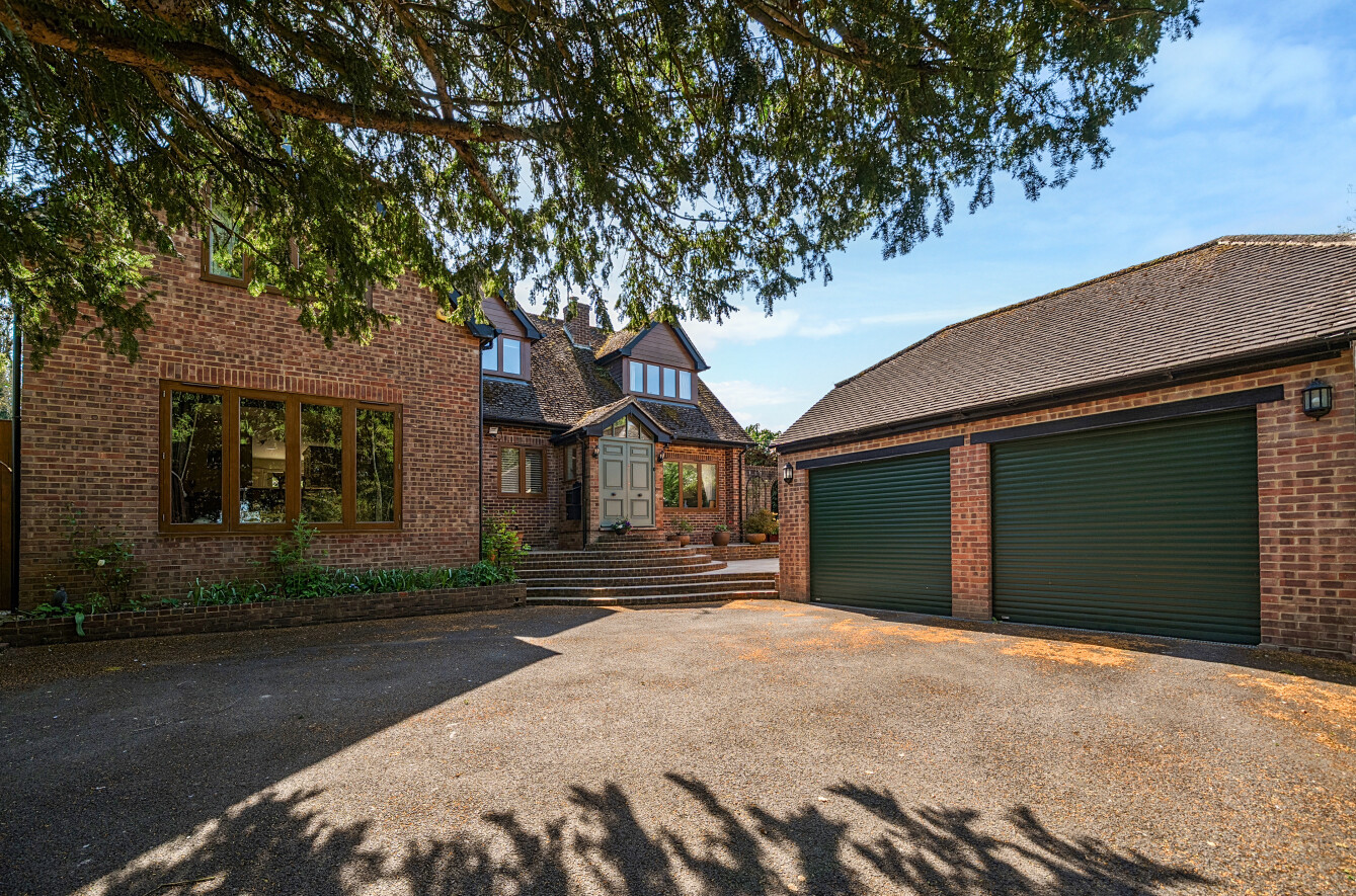 4 bedroom  detached house for sale