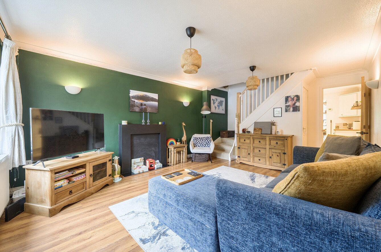 2 bedroom  terraced house for sale
