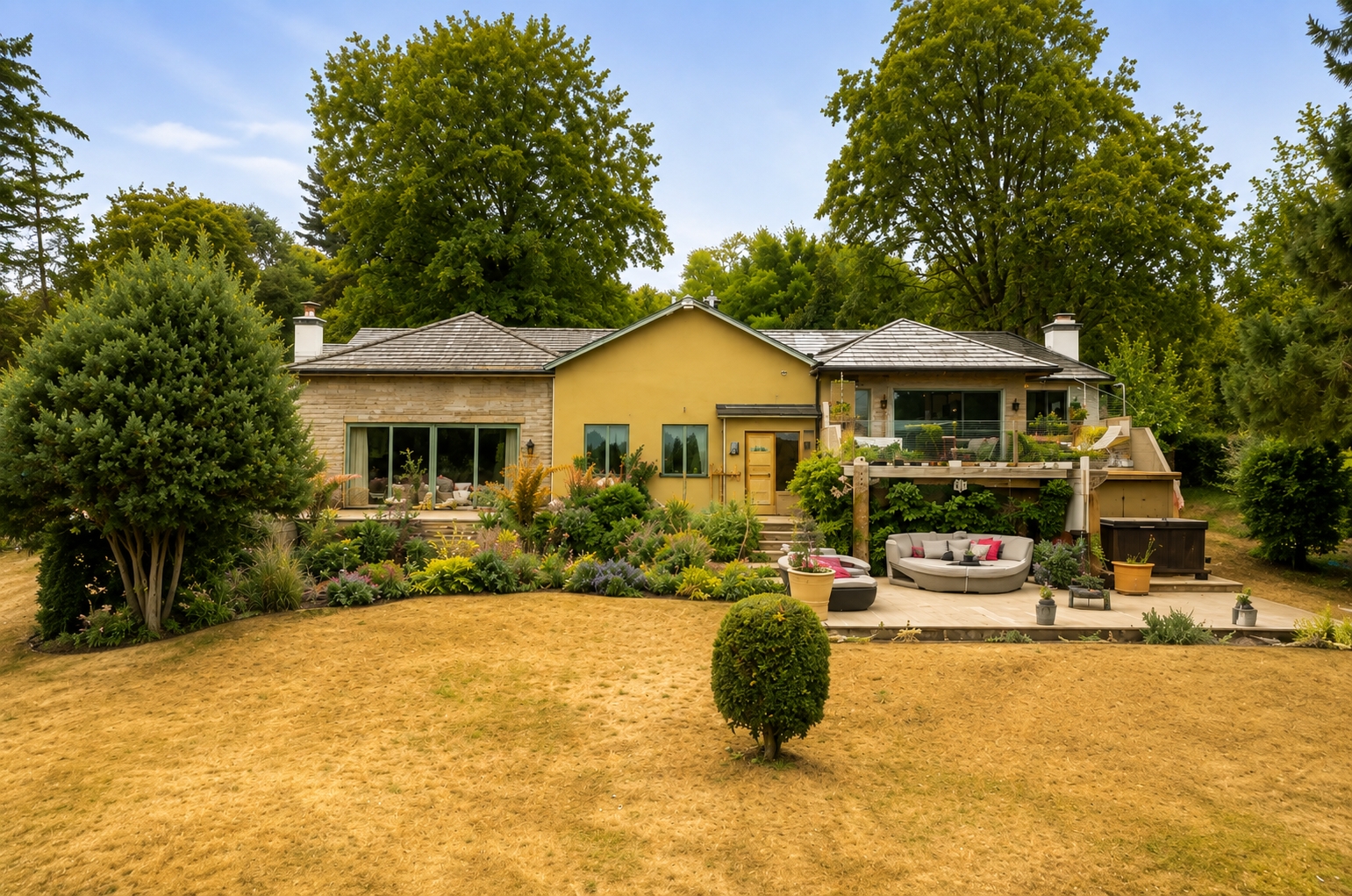 5 bedroom  detached house for sale