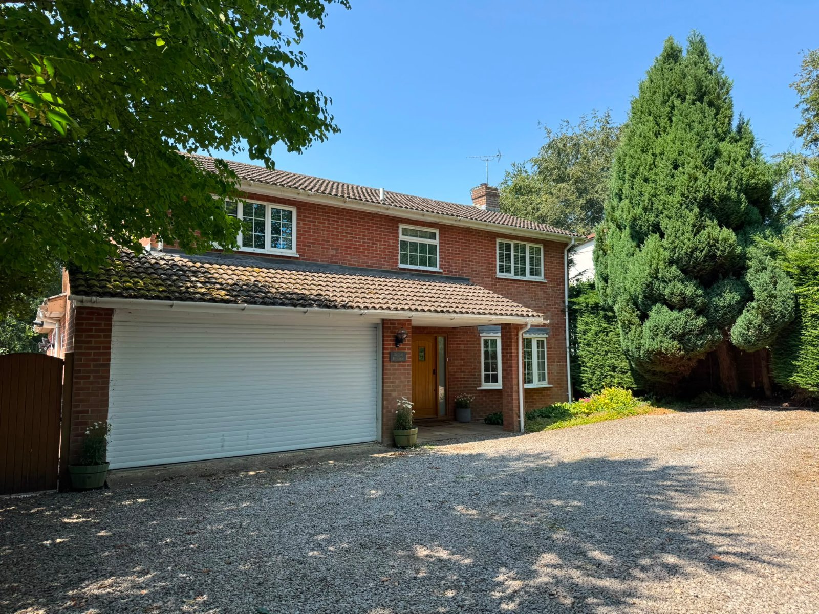 4 bedroom  detached house to rent