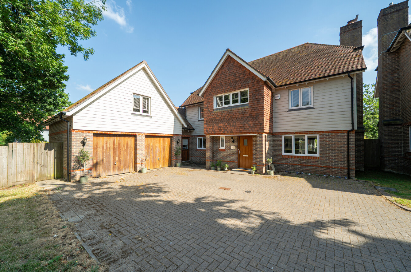 5 bedroom detached house for sale