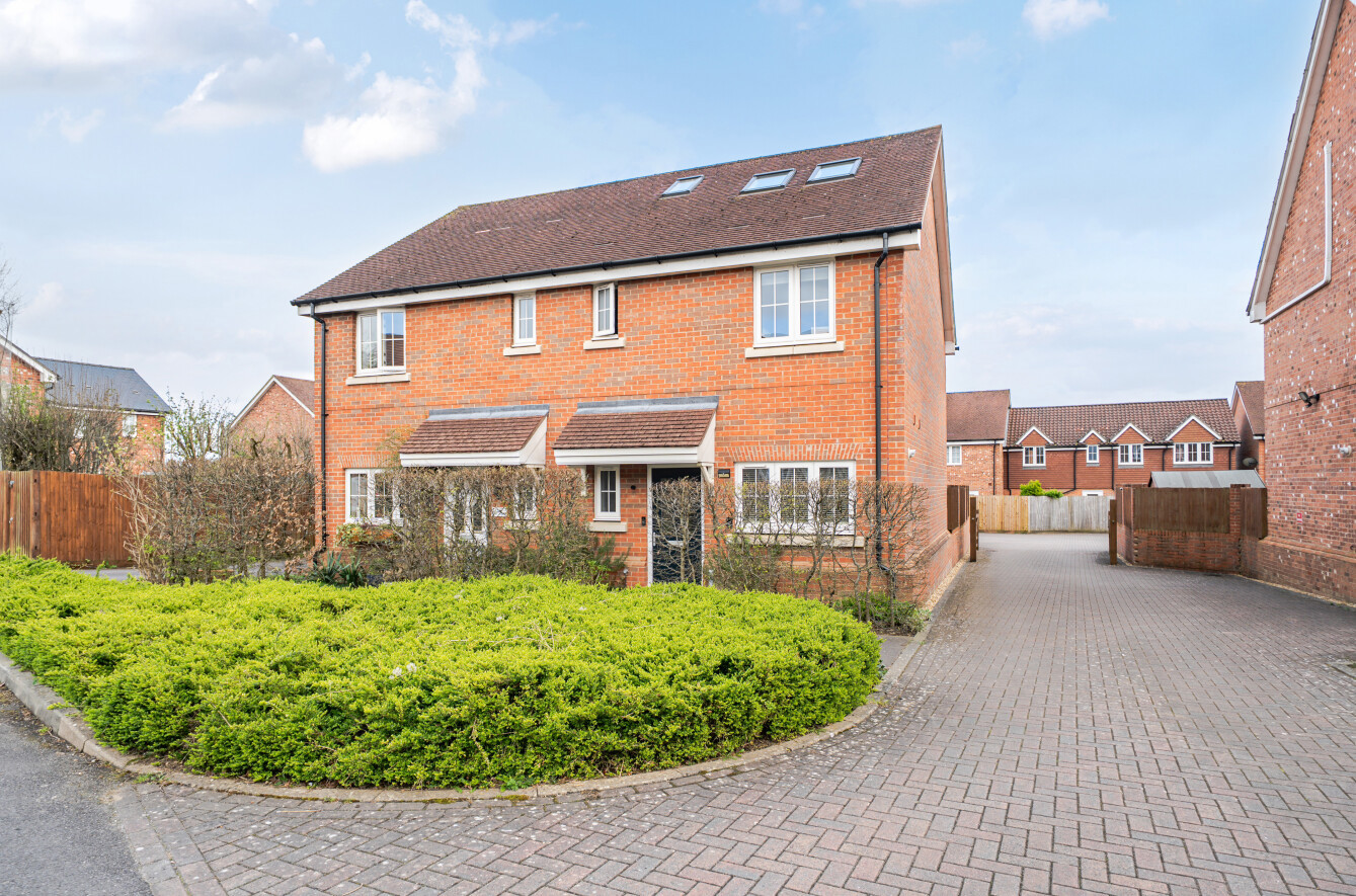 4 bedroom  semi-detached house for sale