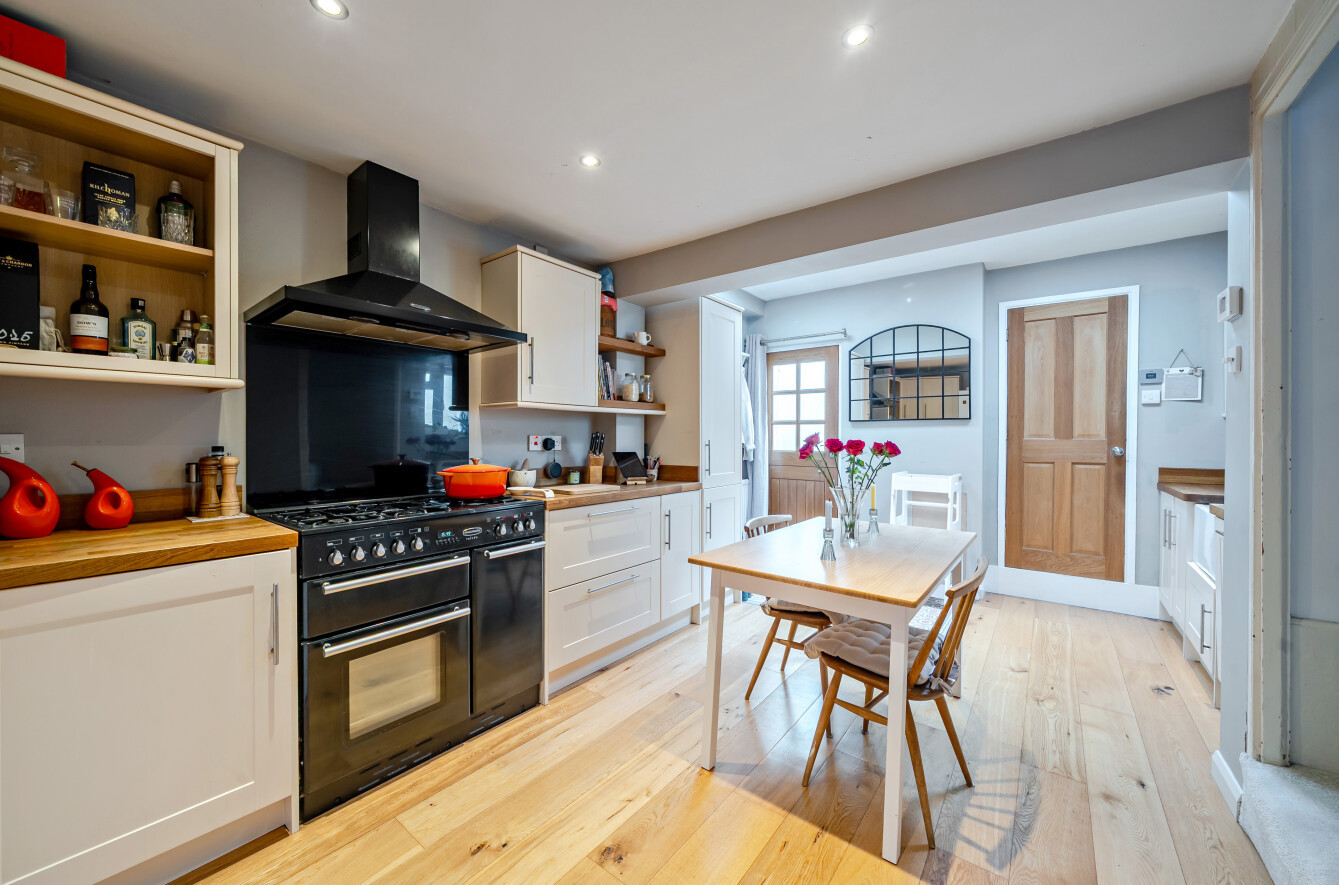 2 bedroom  semi-detached house for sale