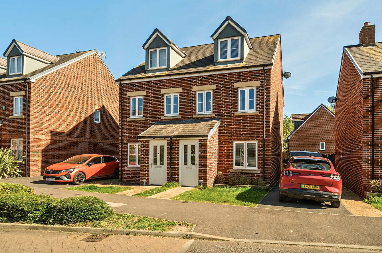 3 bedroom semi-detached house for sale