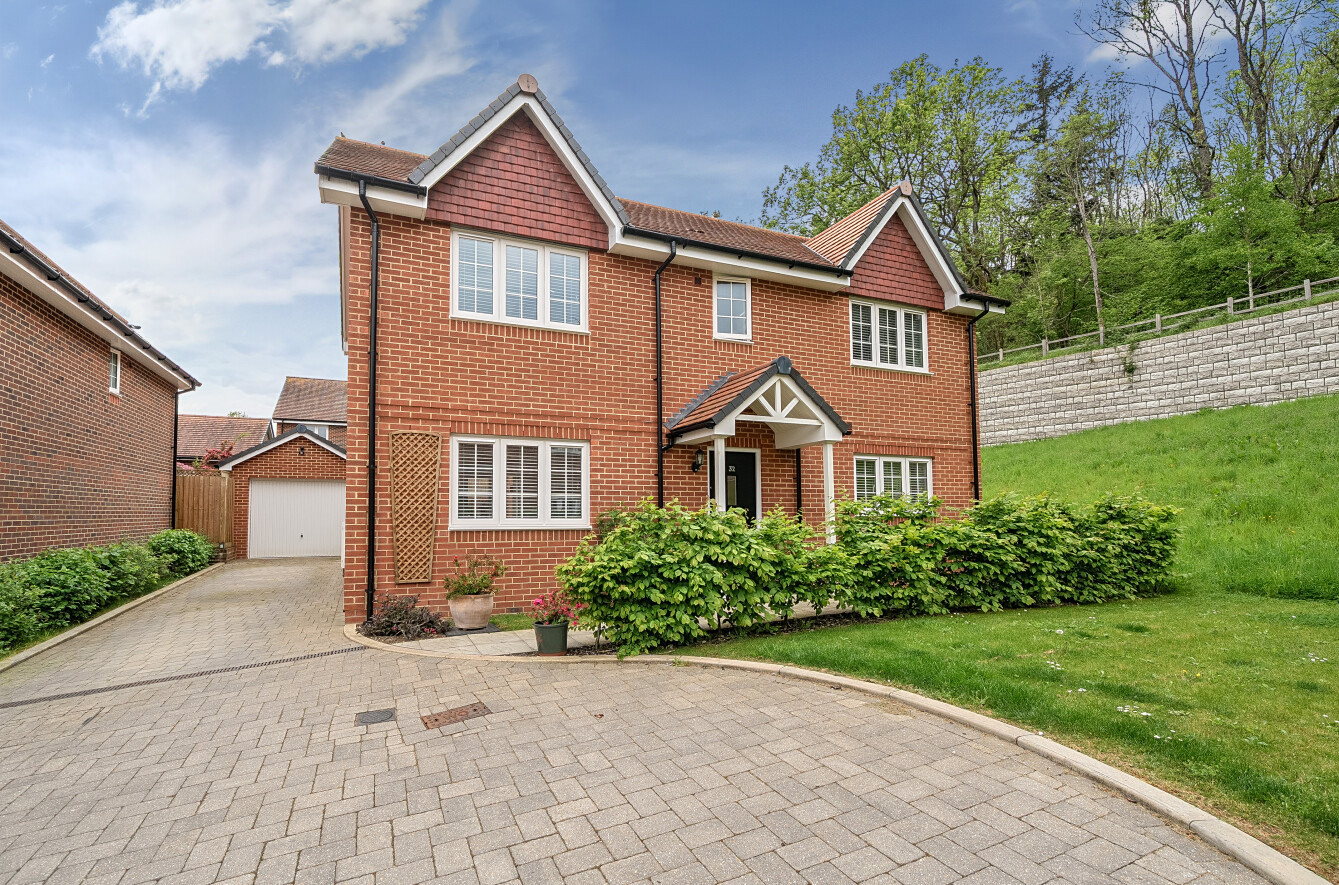5 bedroom  detached house for sale