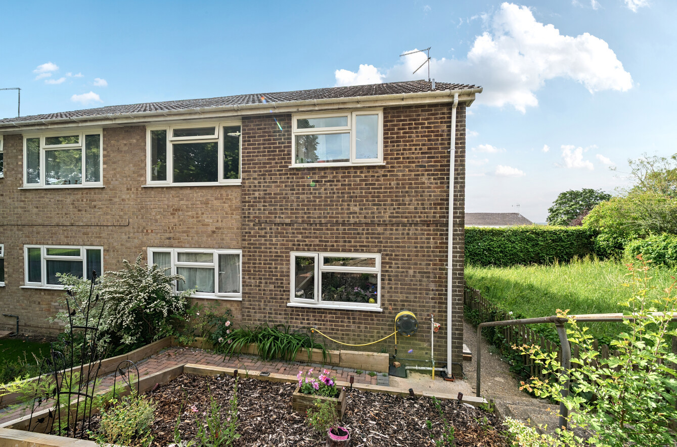 2 bedroom maisonette for sale