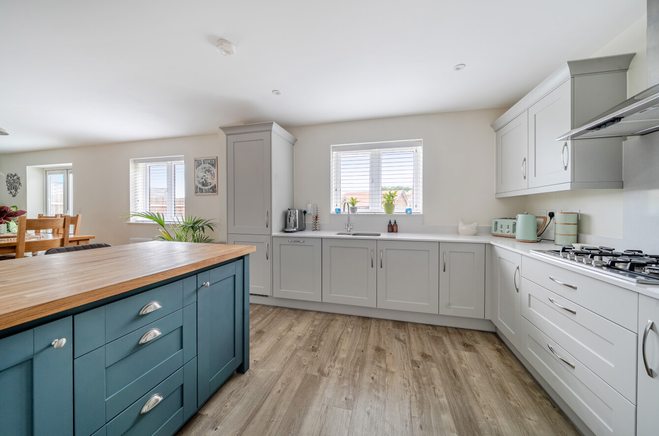 4 bedroom  detached house for sale