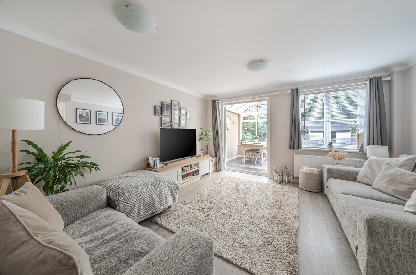 2 bedroom  semi-detached house for sale