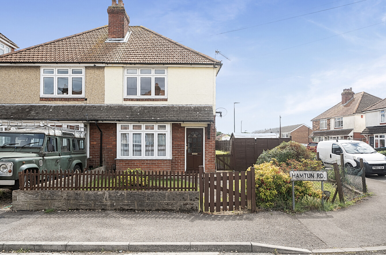 3 bedroom  semi-detached house for sale