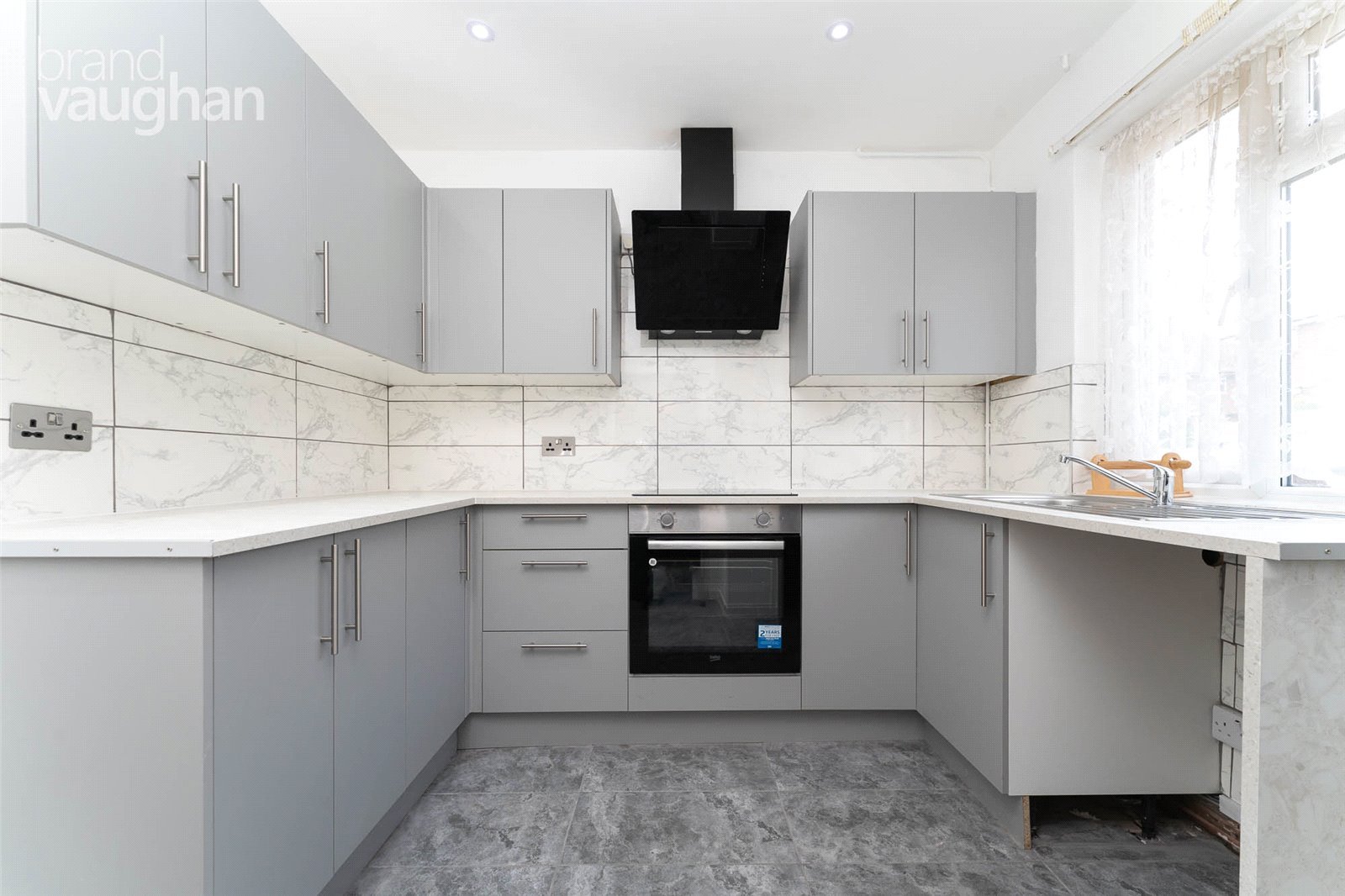 4 bedroom semi-detached house to rent