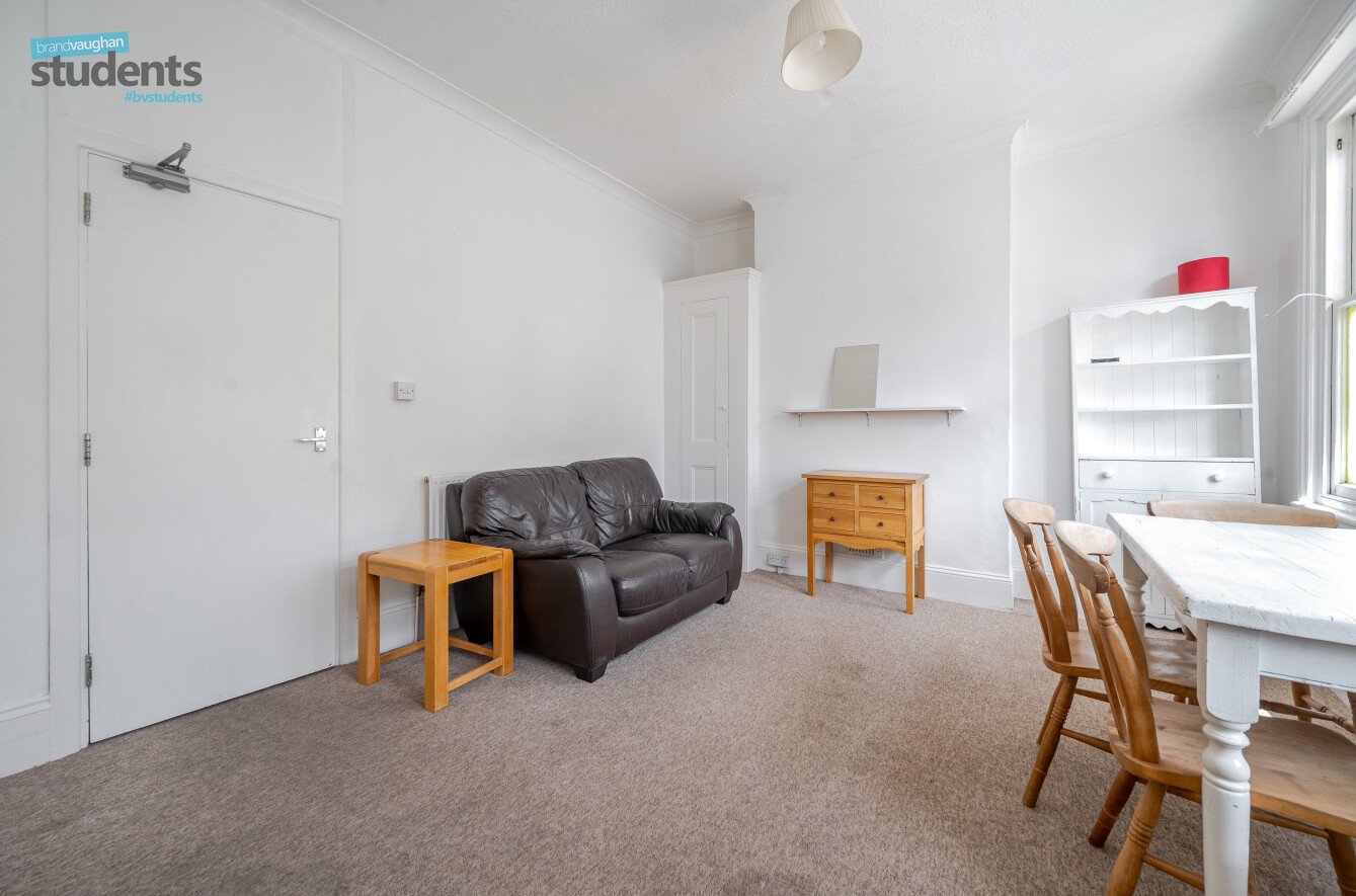3 bedroom  terraced maisonette to rent