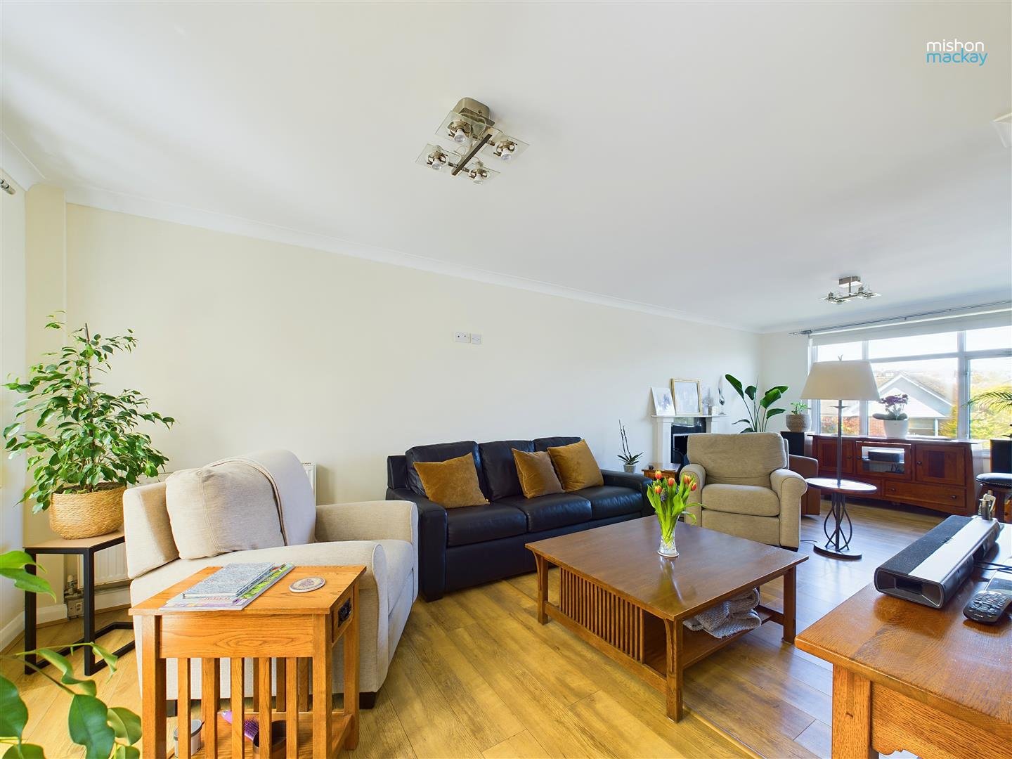 5 bedroom detached house to rent