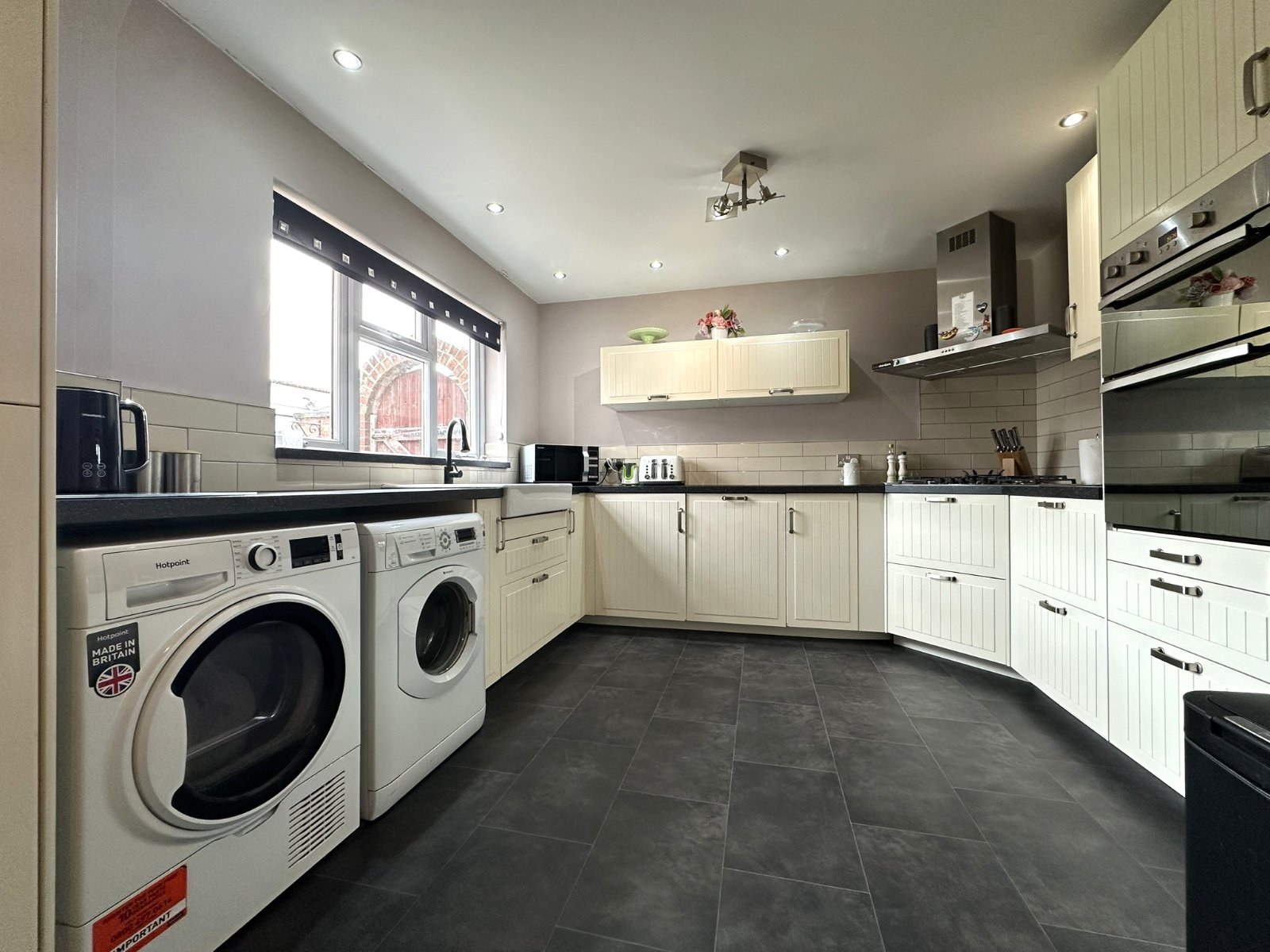 4 bedroom  semi-detached house to rent
